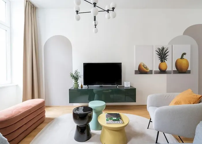 Elegant 1br Suite, Close By Hm Apartment