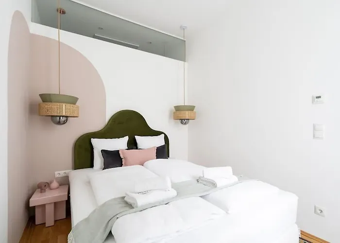 Elegant 1br Suite, Close By Hm Apartment *
