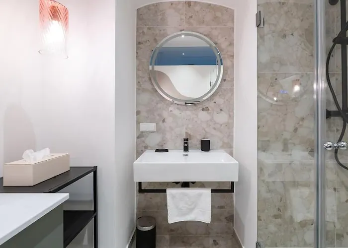 Elegant 1br Suite, Close By Hm Apartment