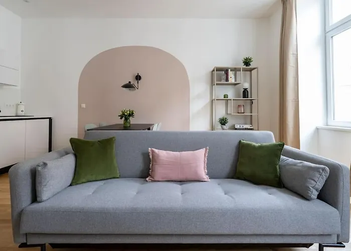 Elegant 1br Suite, Close By Hm Apartment *