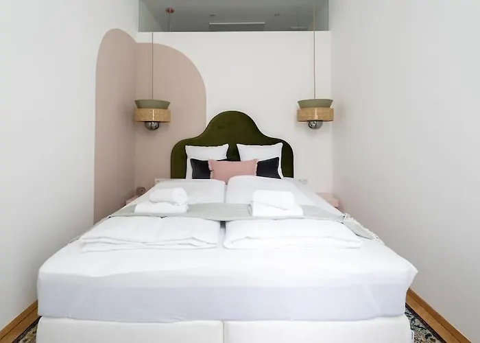 Elegant 1br Suite, Close By Hm Apartment *