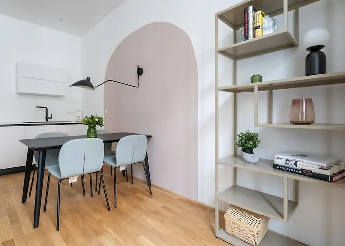 Apartment Elegant 1br Suite, Close By Hm